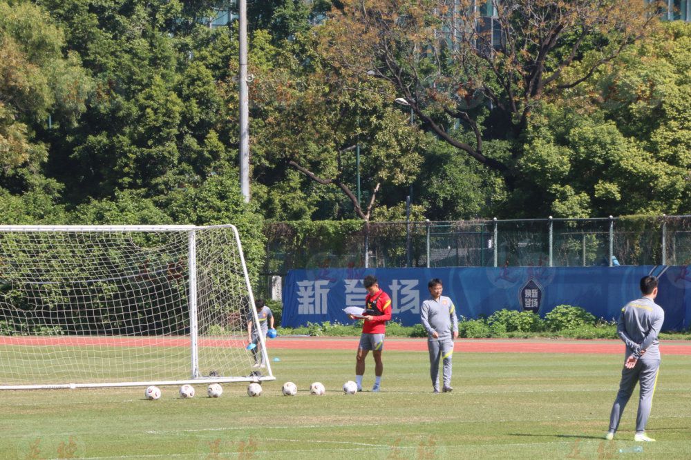 曼城2-0领先水晶宫。